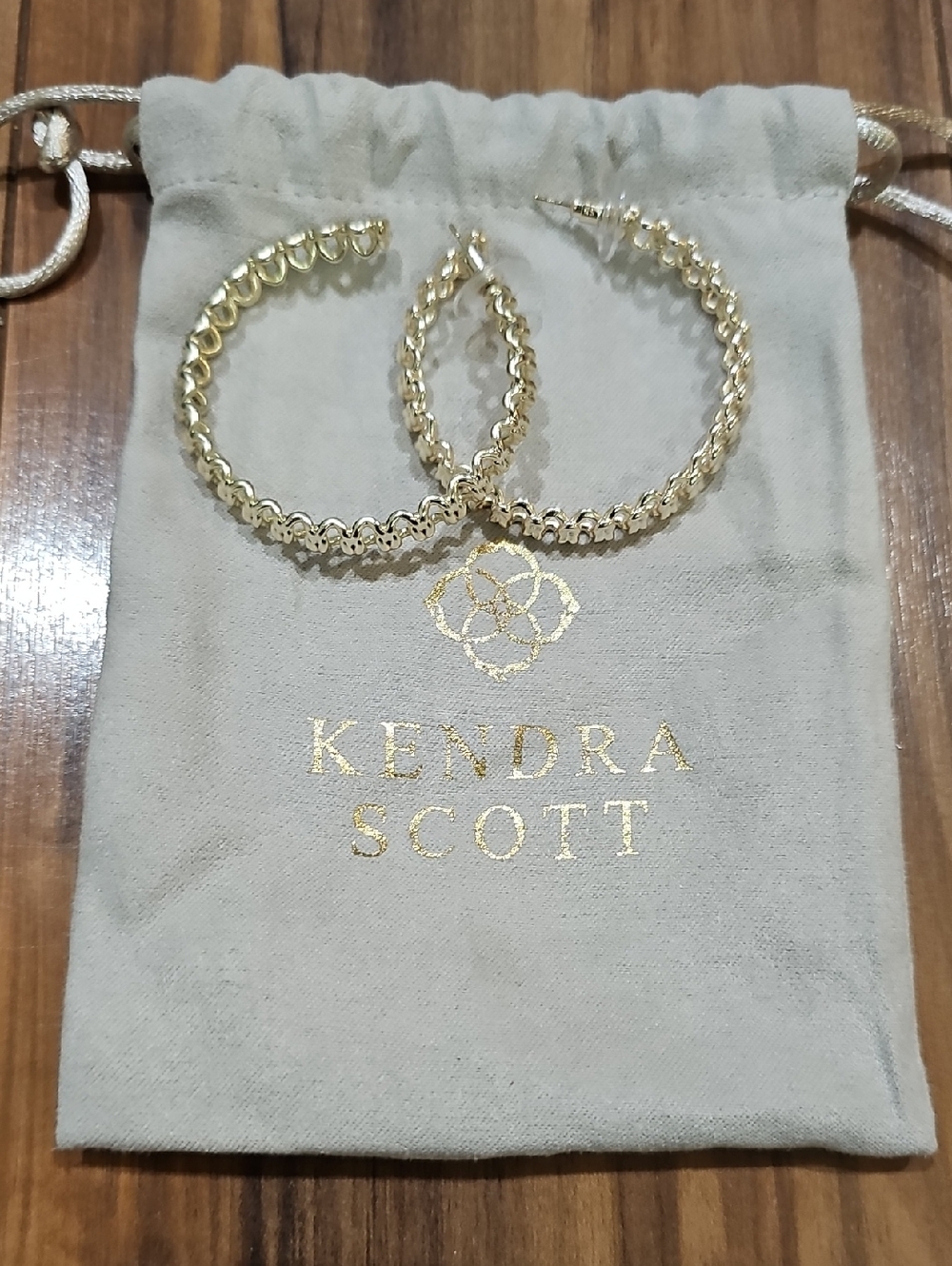 Kendra Scott Gold Scalloped Hoop Earrings